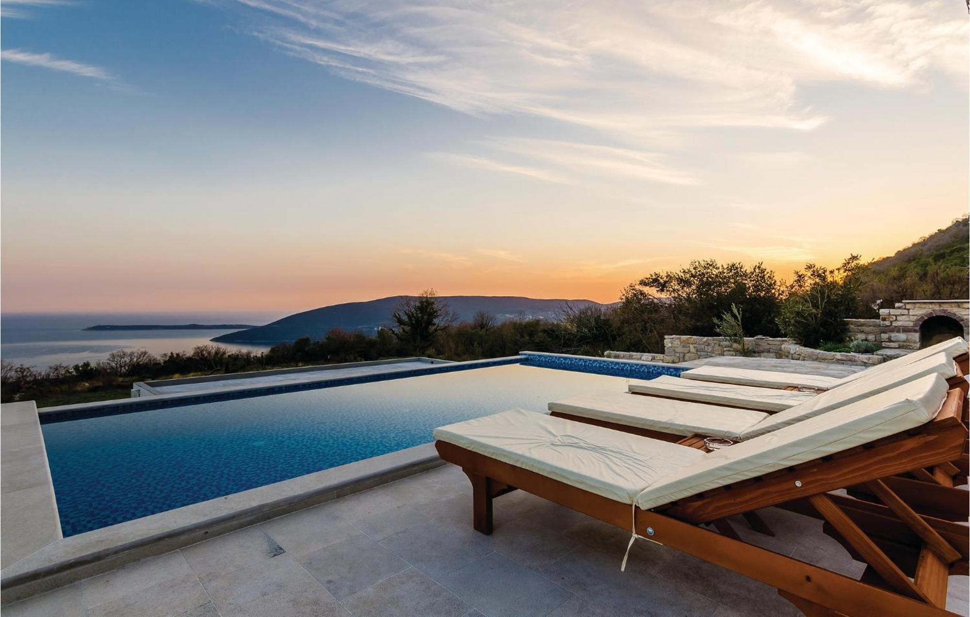 Amazing Home In Herceg Novi With House Sea View מראה חיצוני תמונה