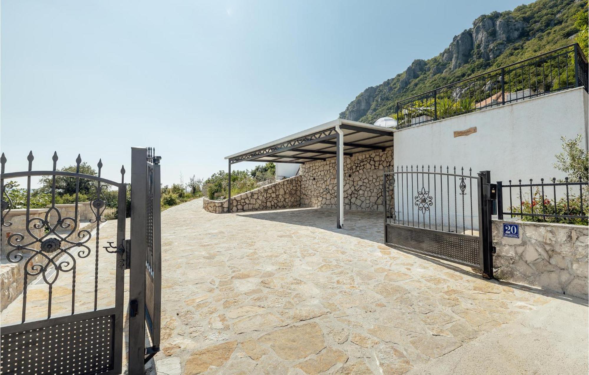 Amazing Home In Herceg Novi With House Sea View מראה חיצוני תמונה