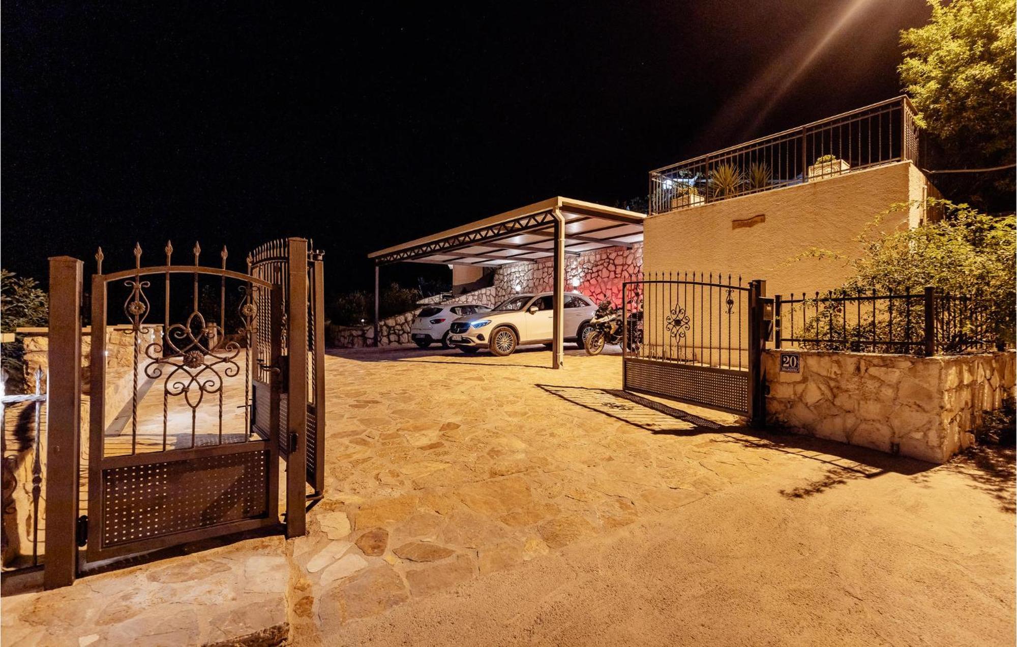 Amazing Home In Herceg Novi With House Sea View מראה חיצוני תמונה